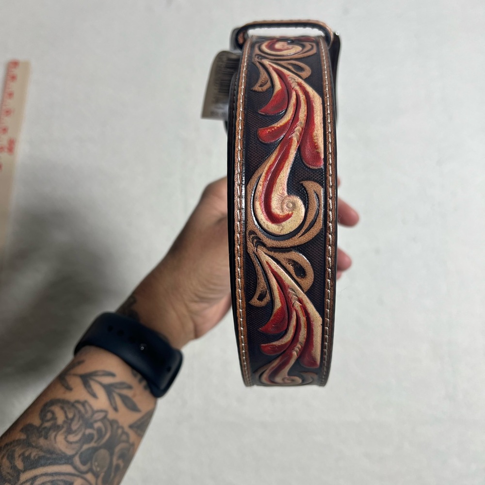 Ariat women’s size medium belt
